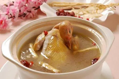 椰子银耳煲鸽汤的做法详细介绍